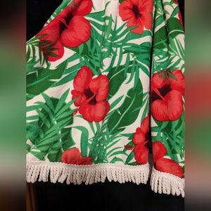 Round hibiscus print beach towel or tablecloth 55" NWOT